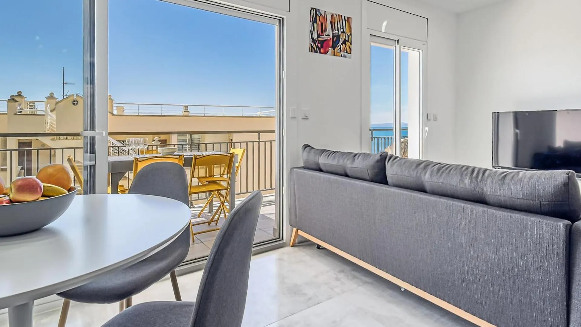 Pretty Apartment With Balcony Roses
