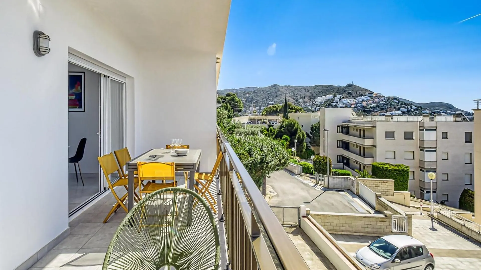 Pretty Apartment With Balcony Roses 0*,